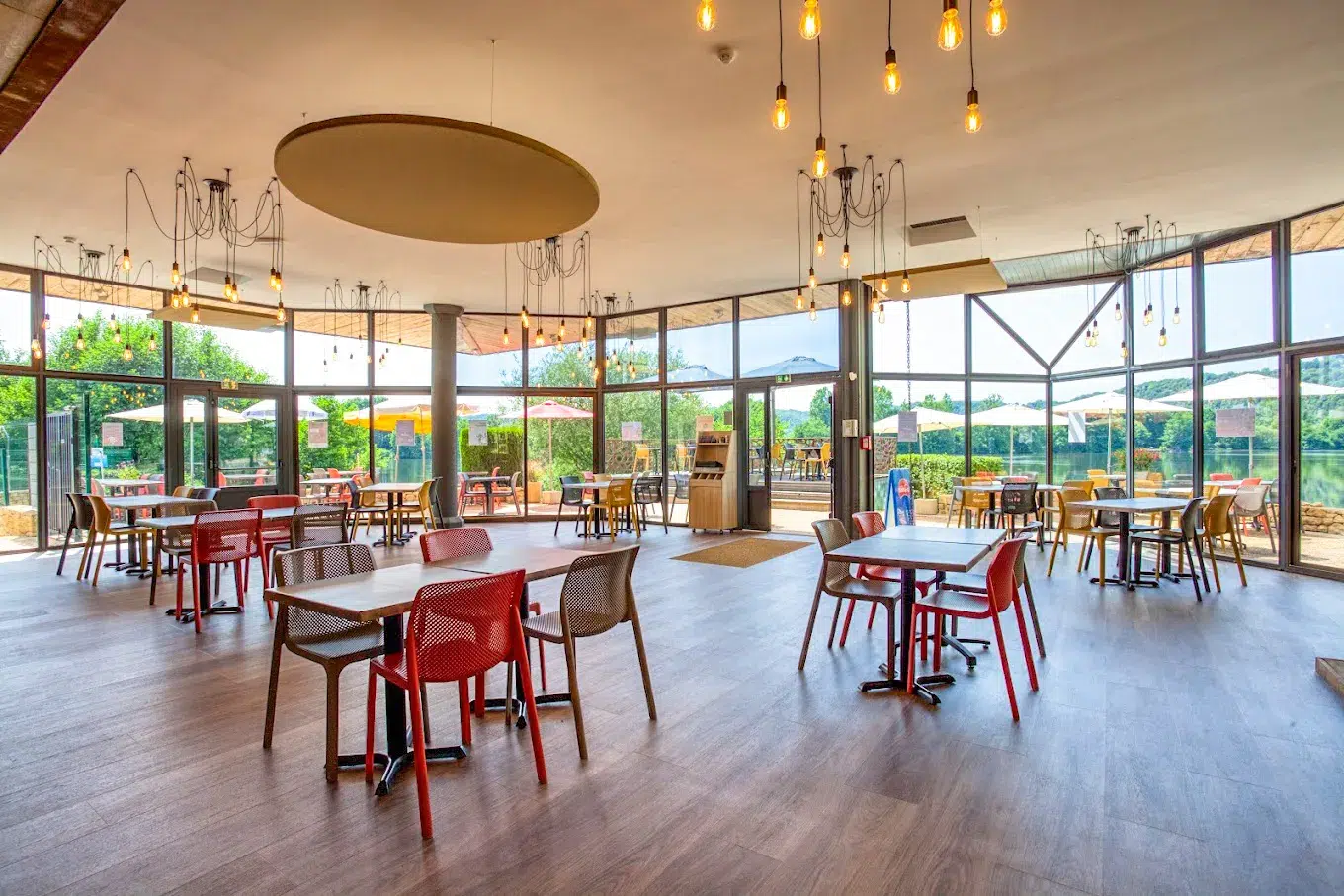 Intérieur restaurant camping Dordogne