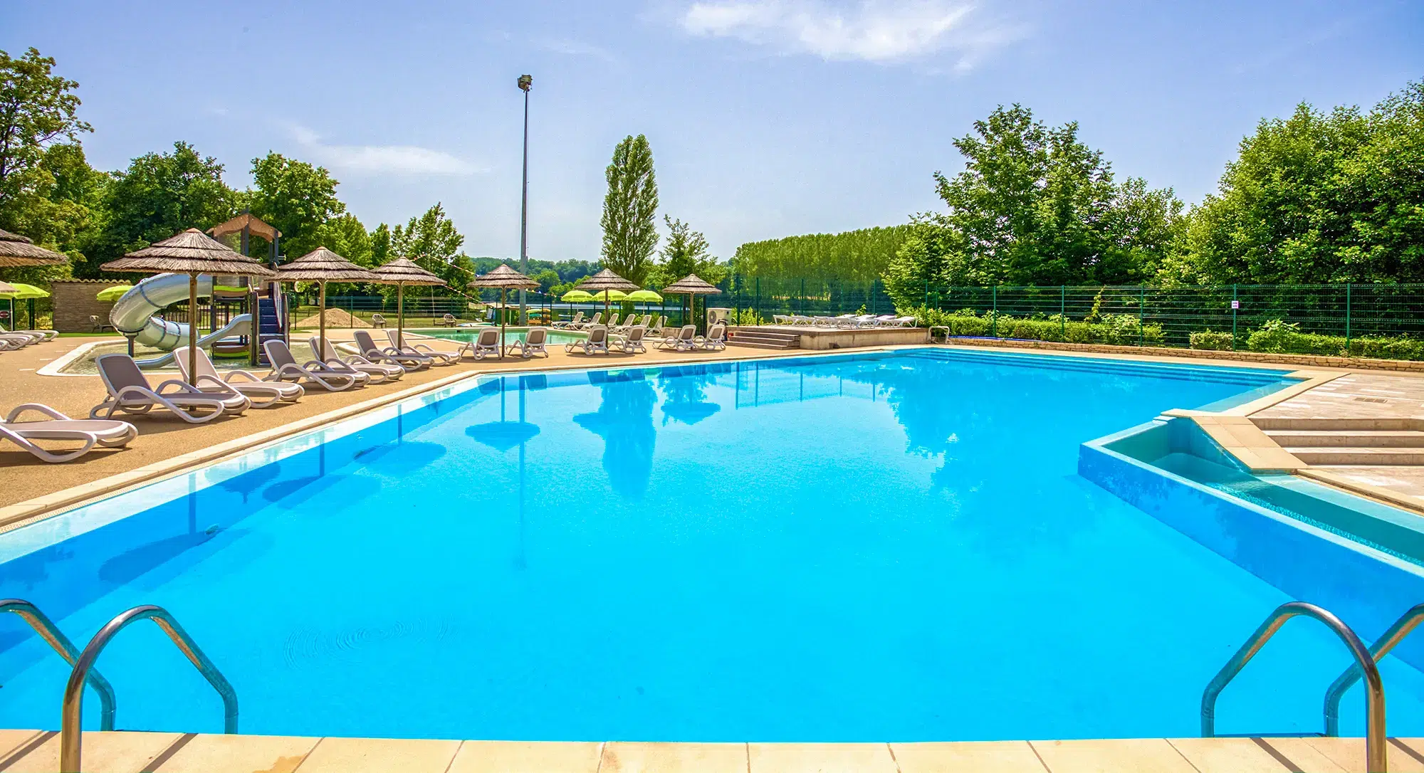 grande piscine camping Dordogne